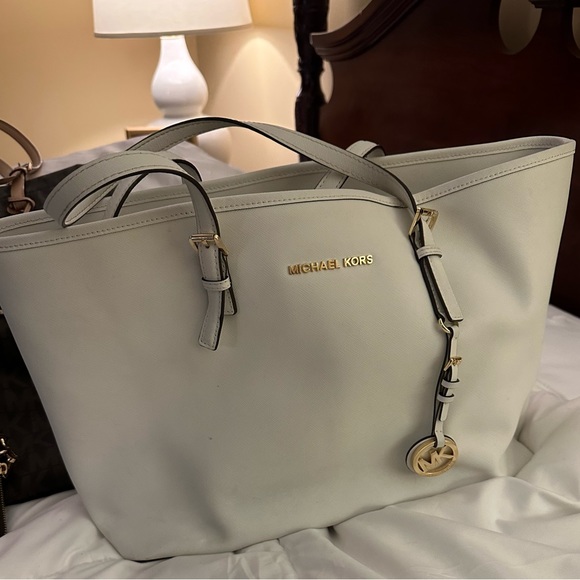 michael kors purses and wallets!! - Picture 5 of 14